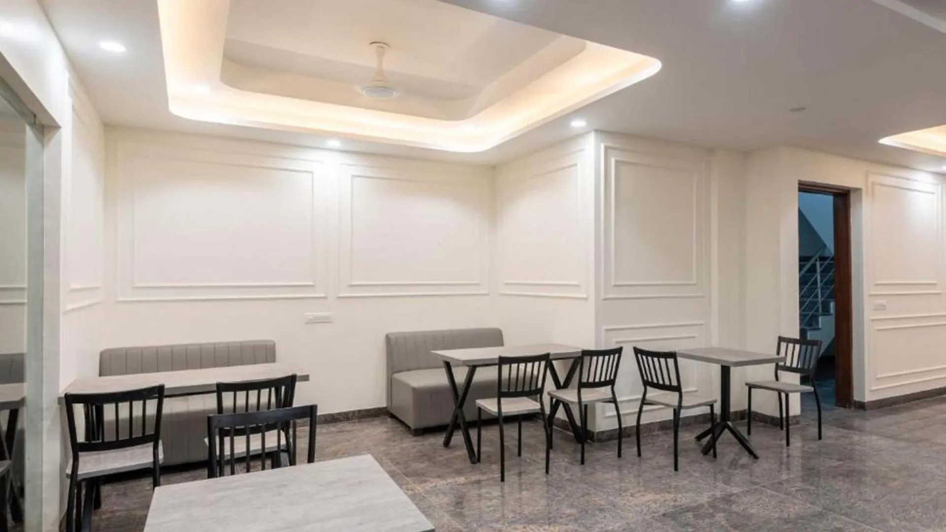 Comfort N Stay Inn Suites Gurgáon Hotel
