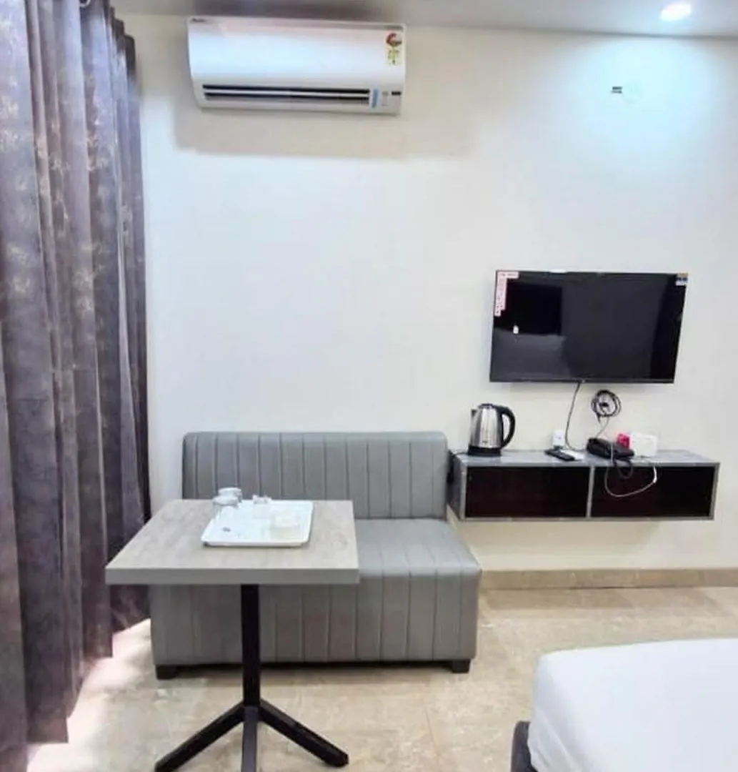Comfort N Stay Inn Suites グルガウン ホテル