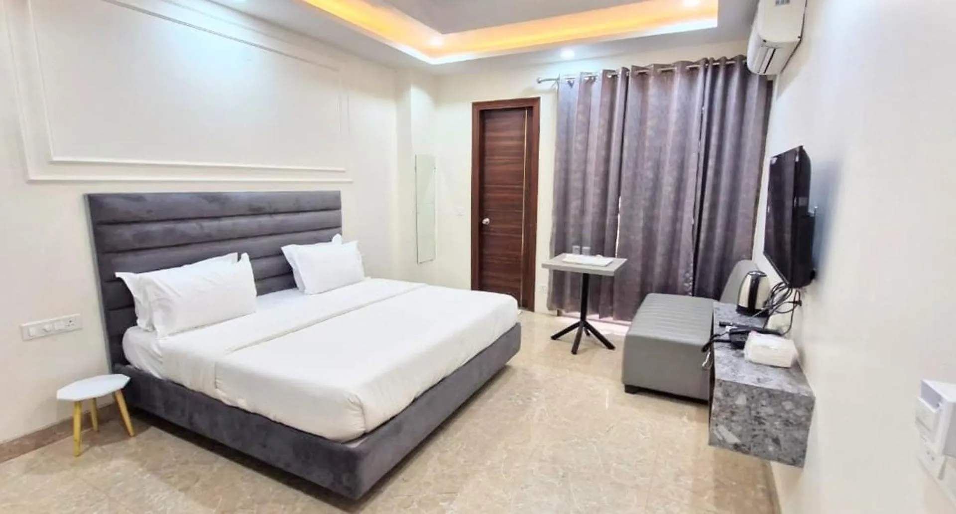 Comfort N Stay Inn Suites グルガウン